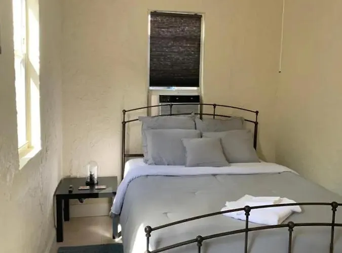 Cute Private Room, Near The Airport - Free Parking - 02